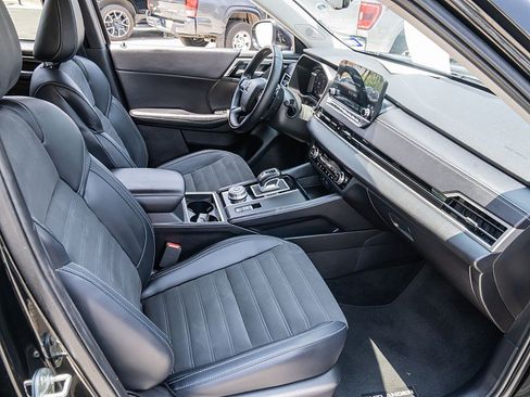 Used 2024 Mitsubishi Outlander FWD image 19