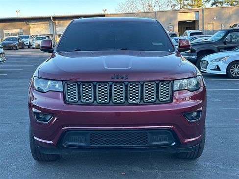 Used 2018 Jeep Grand Cherokee Altitude image 9