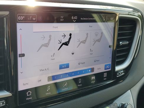 Used 2025 Chrysler Pacifica Select FWD image 32