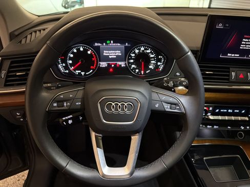 Used 2023 Audi Q5 2.0T Premium w/ Convenience Package AWD/4WD image 11