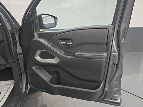Used 2025 Nissan Frontier SV image 40