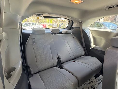Used 2022 Toyota Sienna LE AWD/4WD image 14
