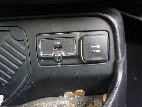 Used 2015 Jeep Renegade Latitude image 10