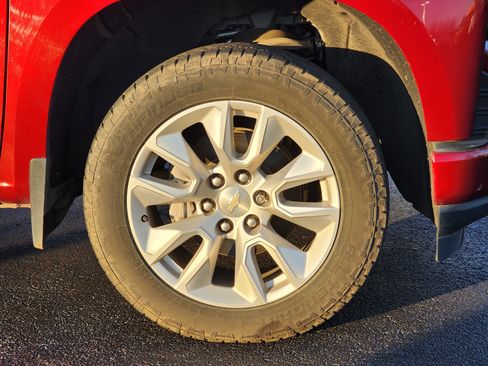 Used 2020 Chevrolet Silverado 1500 Custom w/ Custom Value Package image 6