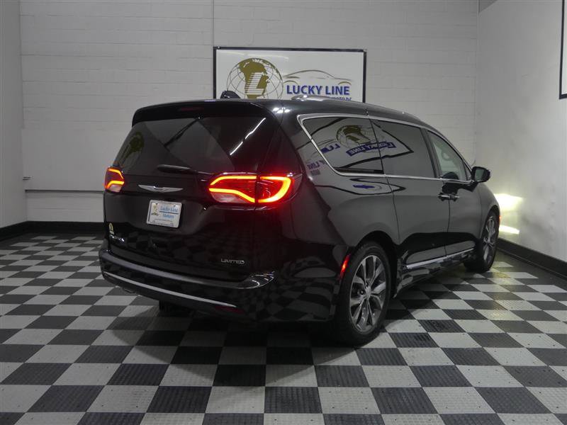 Used 2017 Chrysler Pacifica Limited w/ UConnect Theater Package FWD image 10