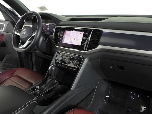 Certified 2022 Volkswagen Atlas Cross Sport SEL Premium R-Line AWD/4WD image 13