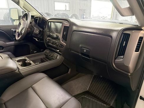 Used 2018 GMC Sierra 2500 SLT w/ All Terrain HD Package AWD/4WD image 12