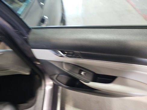 Used 2018 Honda Accord EX image 22