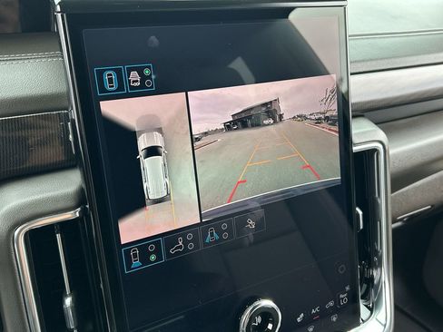 Used 2025 GMC Yukon Elevation image 15