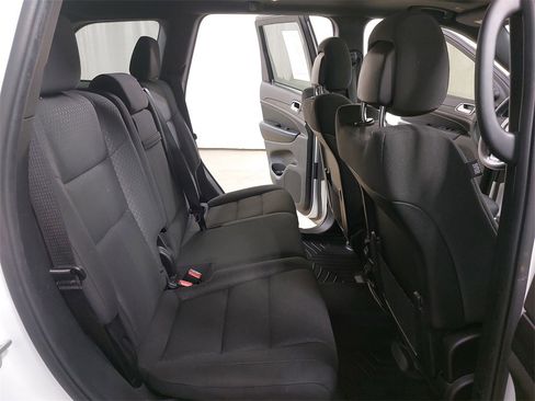 Used 2019 Jeep Grand Cherokee Laredo image 14