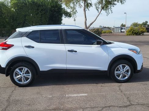Used 2019 Nissan Kicks S image 10