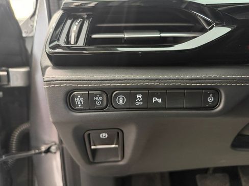 Used 2023 Acura MDX SH-AWD w/ Advance Package image 9