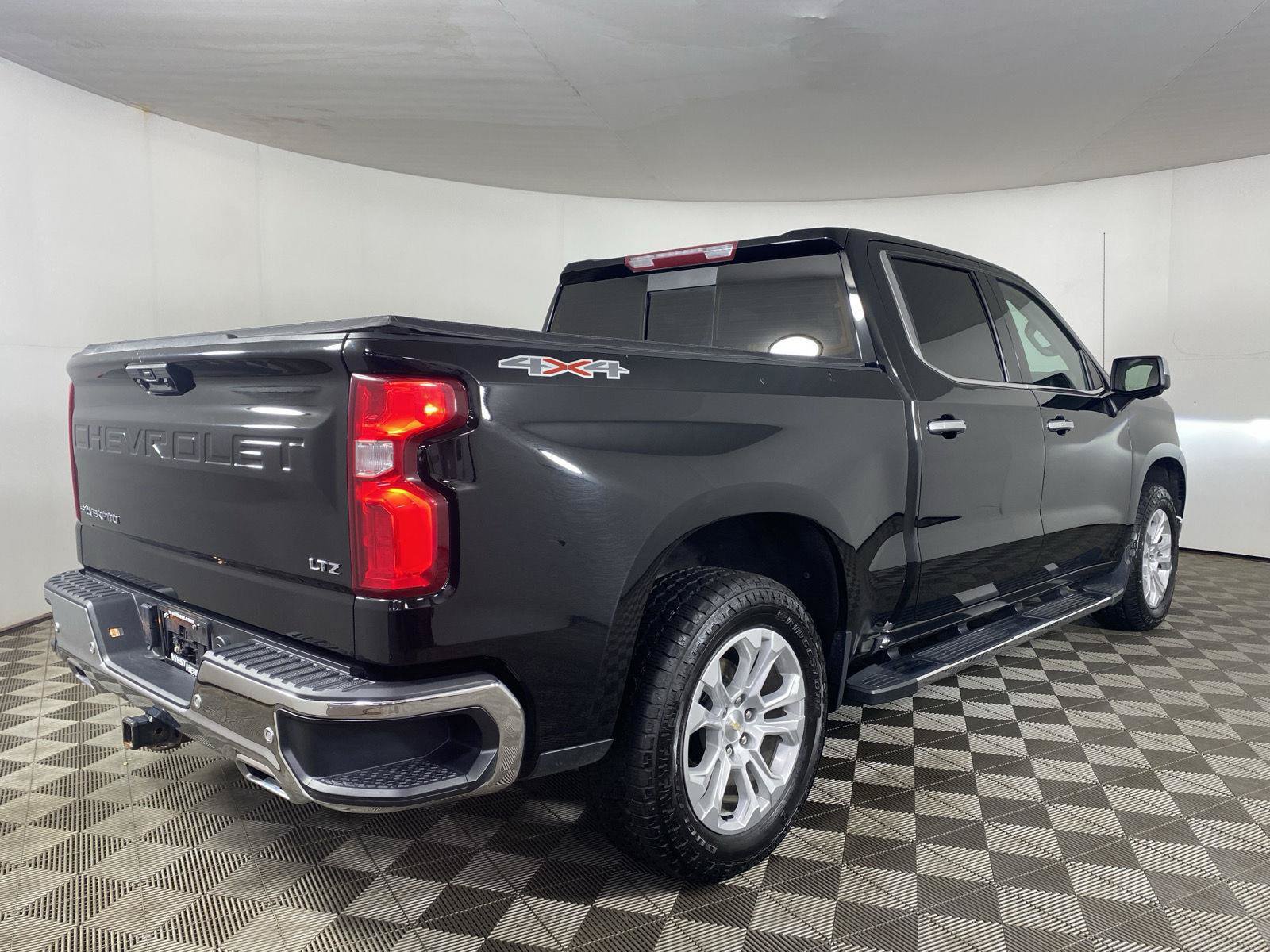 Used 2023 Chevrolet Silverado 1500 LTZ w/ LTZ Convenience Package II AWD/4WD image 7
