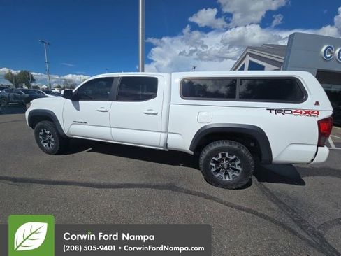 Used 2017 Toyota Tacoma TRD Off-Road image 7