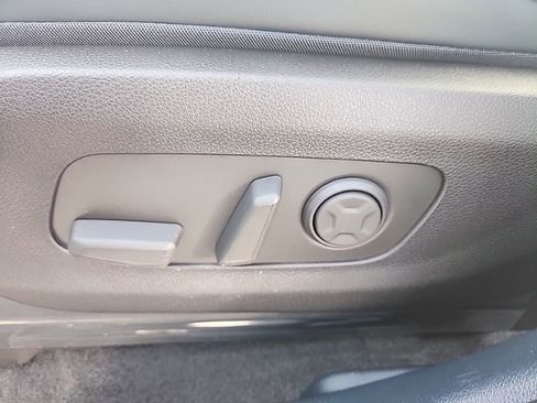 New 2026 Kia Carnival EX FWD image 31