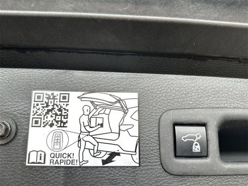 Used 2023 Toyota Sienna Platinum image 32