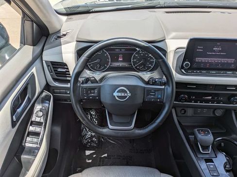 Used 2025 Nissan Rogue SV FWD image 15