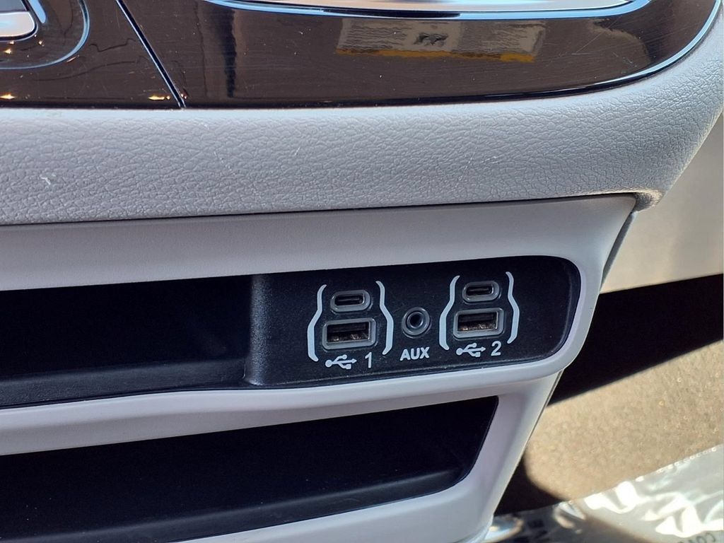 Used 2023 Chrysler Voyager LX FWD image 13