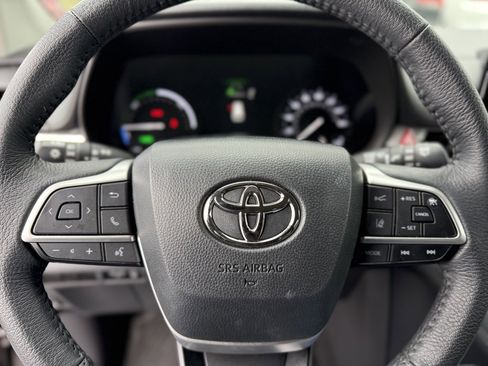 Certified 2023 Toyota Sienna XLE image 35