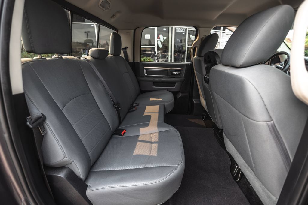 Used 2016 RAM 1500 Classic SLT AWD/4WD image 32
