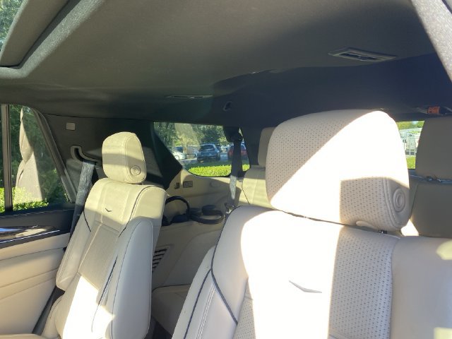 Used 2023 Cadillac Escalade Premium Luxury w/ Performance Package AWD/4WD image 15