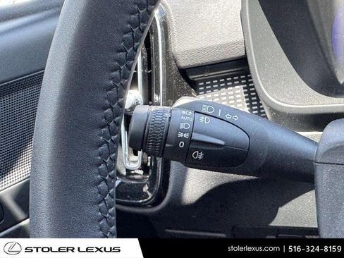 Used 2023 Volvo XC40 B5 Plus image 21