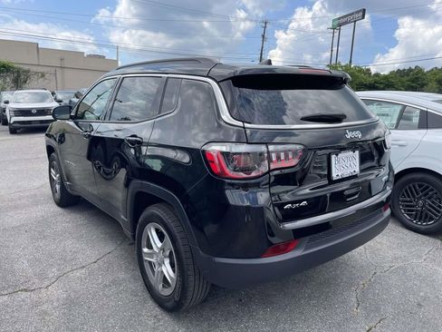 Used 2024 Jeep Compass Latitude AWD/4WD image 4
