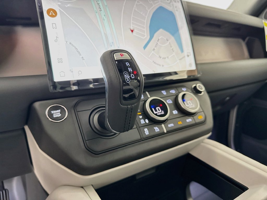 New 2026 Land Rover Defender 110 X-Dynamic SE AWD/4WD image 17