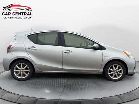 Used 2012 Toyota Prius C One image 6