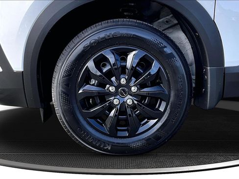 Used 2025 Nissan Kicks S image 32