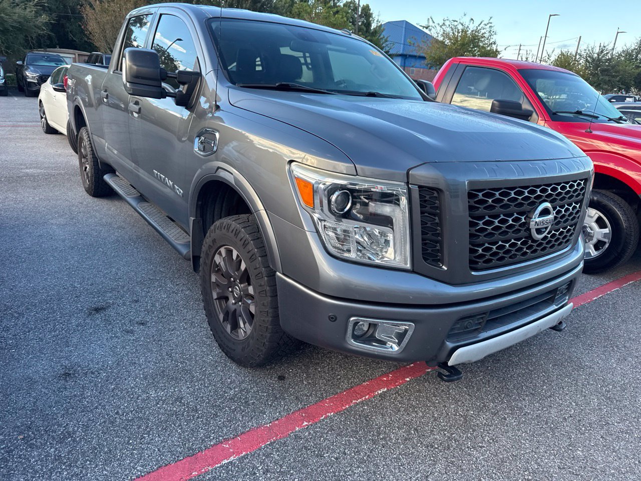 Used 2019 Nissan Titan PRO-4X w/ Pro-4x Convenience Package AWD/4WD image 4