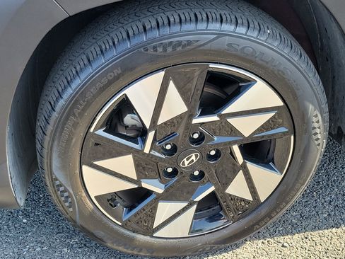 Certified 2024 Hyundai Kona SEL FWD image 7