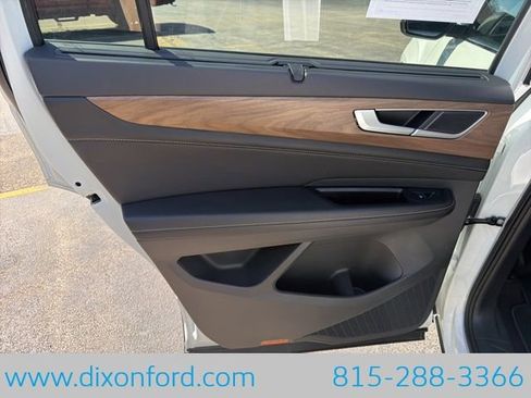 Used 2024 Volkswagen Atlas SE AWD/4WD image 25