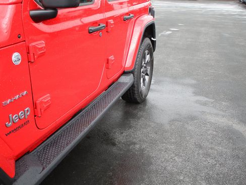 Used 2018 Jeep Wrangler Unlimited Sahara w/ Uconnect 4C Nav & Sound Group AWD/4WD image 15