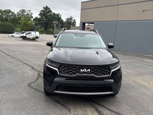 Used 2023 Kia Sorento S w/ Panoramic Sunroof Package AWD/4WD image 2