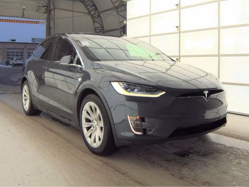 Used 2020 Tesla Model X Long Range image 4