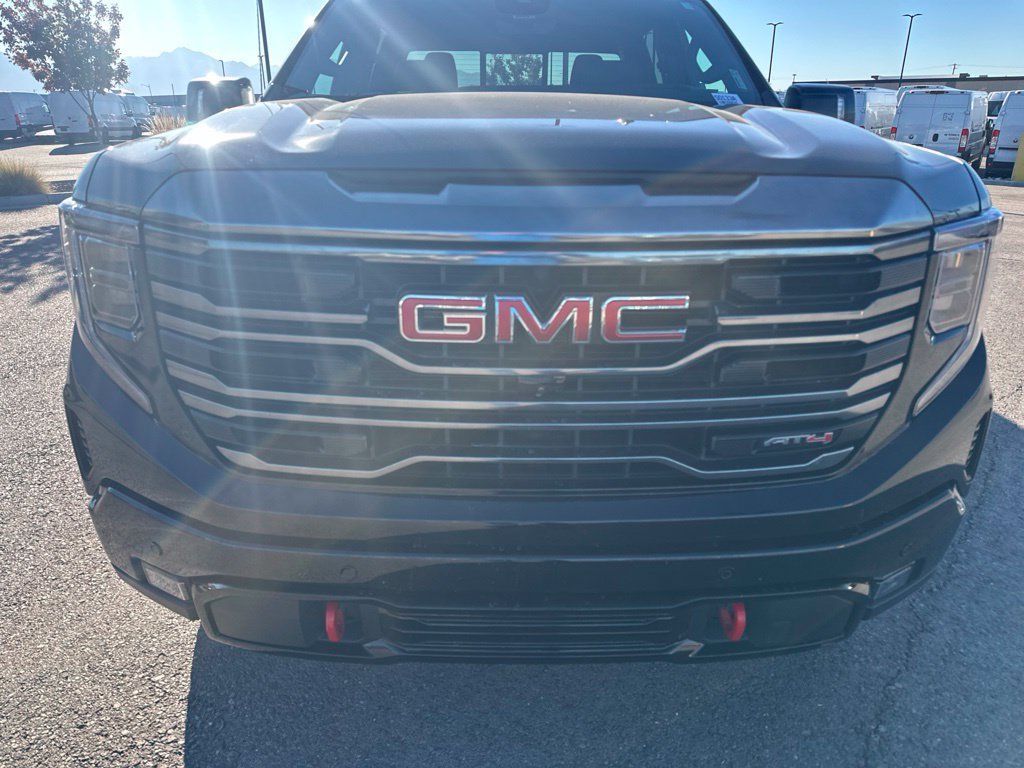 Used 2024 GMC Sierra 1500 AT4 w/ Technology Package AWD/4WD image 4