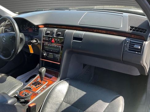 Used 2001 Mercedes-Benz E 320 Sedan image 25