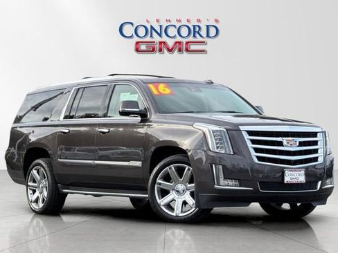 Used 2016 Cadillac Escalade ESV Luxury image 1