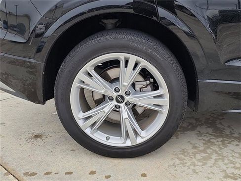 Certified 2023 Audi Q8 Premium image 9