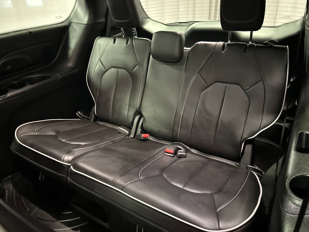Used 2025 Chrysler Pacifica Premium FWD image 24
