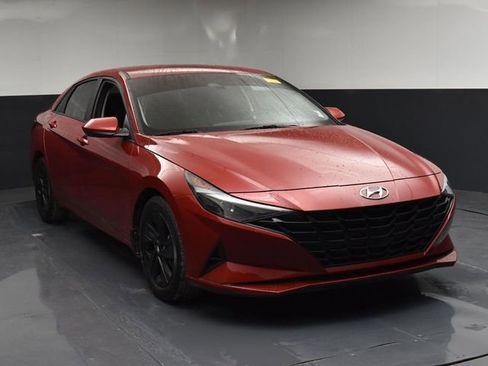 Used 2023 Hyundai Elantra SEL image 2