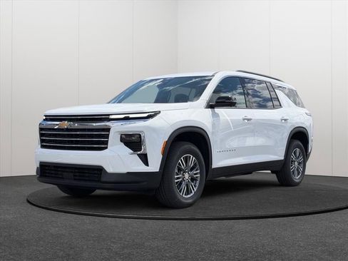 New 2026 Chevrolet Traverse LT FWD image 3
