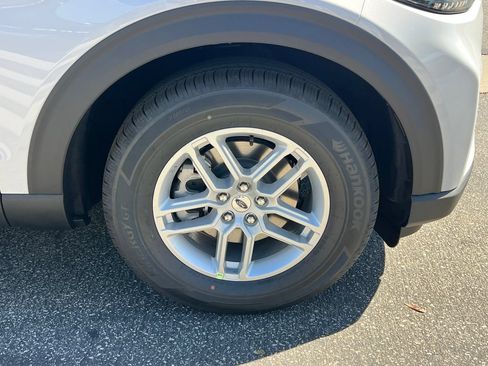 New 2026 Ford Explorer Active RWD image 12