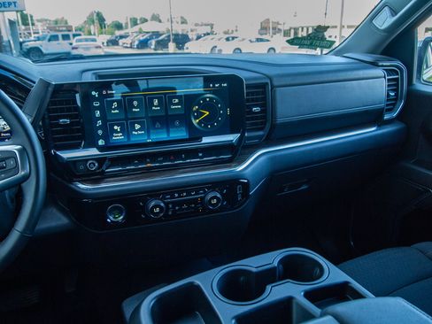 Used 2024 Chevrolet Silverado 1500 LT AWD/4WD image 15