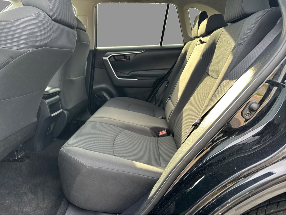 Used 2021 Toyota RAV4 LE AWD/4WD image 36