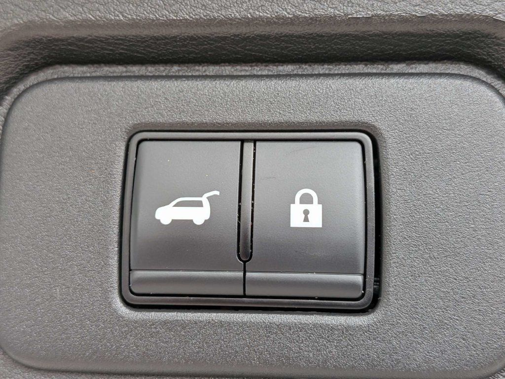 Used 2025 Nissan Rogue SV AWD/4WD image 20