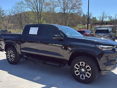 Used 2023 Chevrolet Colorado Z71 w/ Z71 Convenience Package 2 AWD/4WD image 2