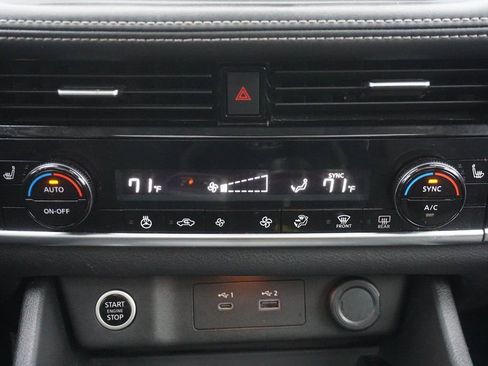 Used 2021 Nissan Rogue SV image 13