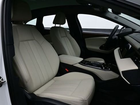 Used 2025 Audi A6 e-tron Prestige image 18